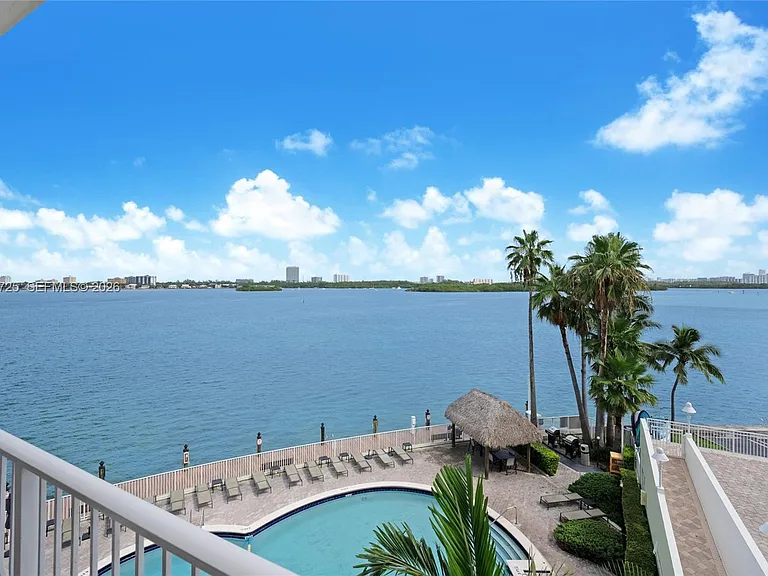 10350 W Bay Harbor Dr #4R — Photo 2