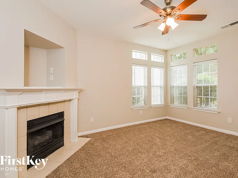 302 Pinehurst Way — Photo 4