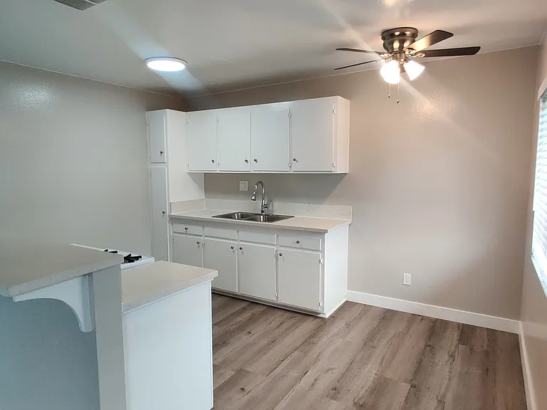 14517 S Vermont Ave — Photo 8