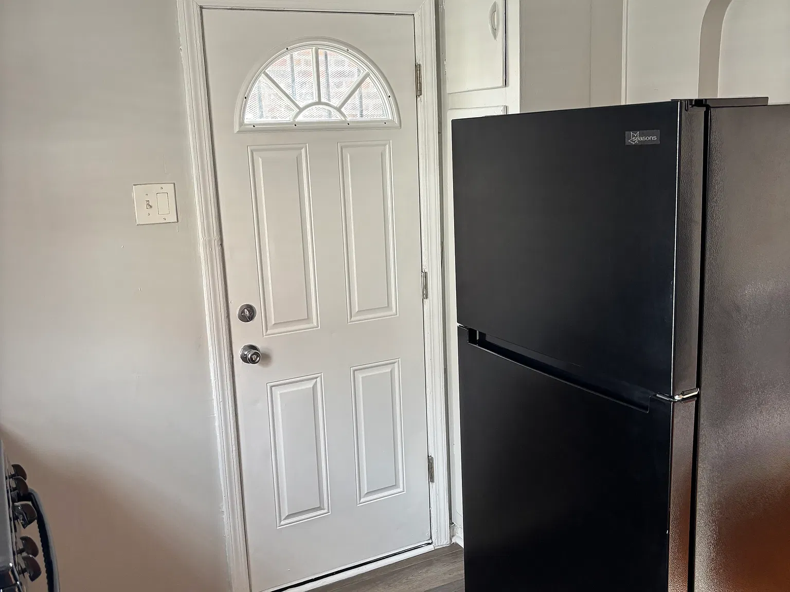 675 Long Ln — Photo 2