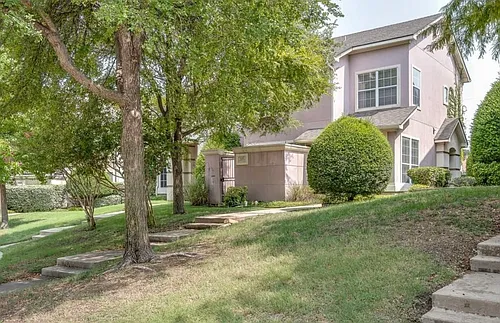 615 Regency Dr Photo 1