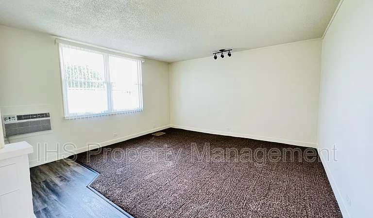 1209 George Washington Way #35 — Photo 2