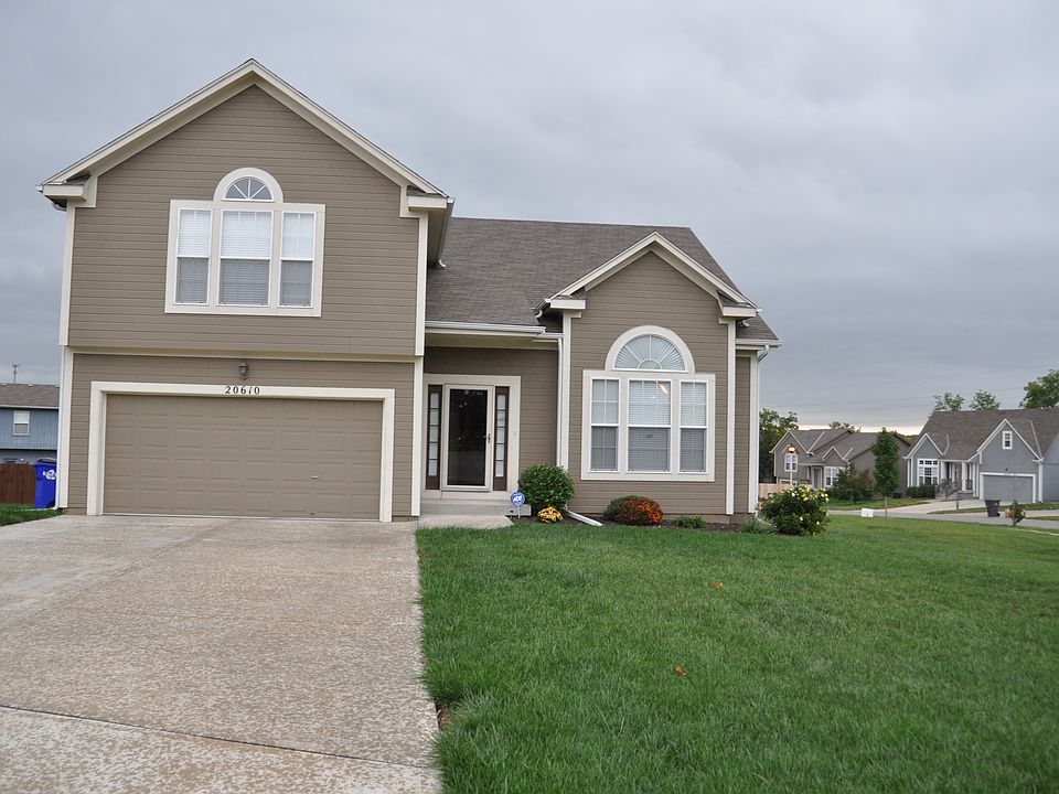 Large Corner Lot on Culdesac