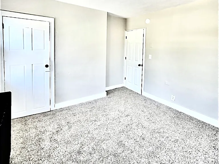 221 N Pearl St — Photo 9