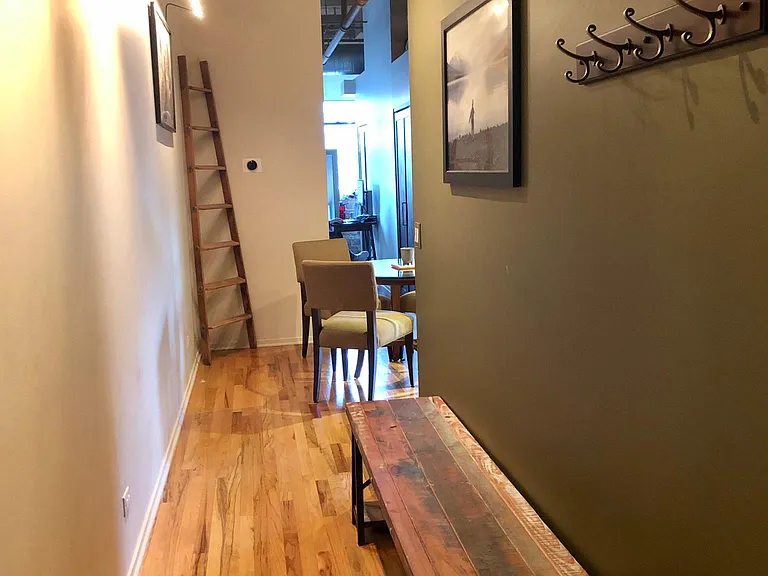 1751 N Western Ave #202 — Photo 7