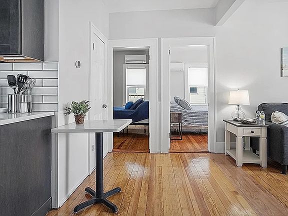 3rd image of 18 Roma St #2R