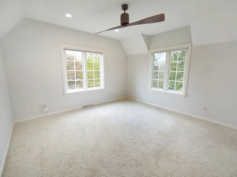 11560 N Canterbury Dr — Photo 27