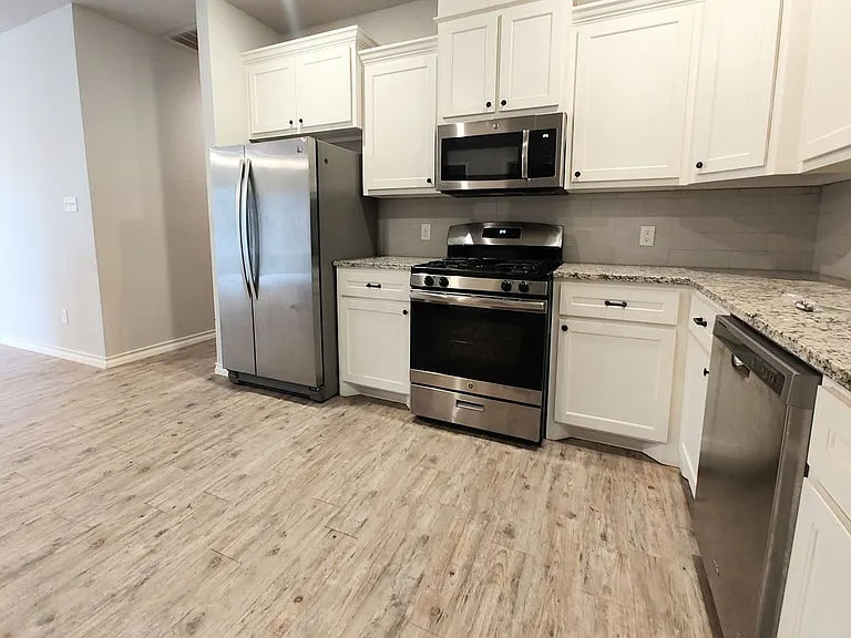 2215 Quitman Ave — Photo 5