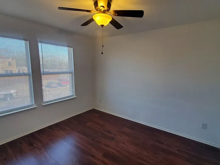 109 Southwestern Dr — Photo 11