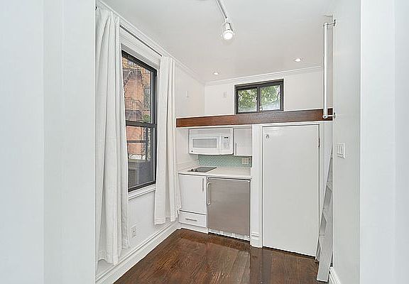 2nd image of 102 Greenwich Ave APT 12