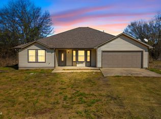 121 N Washburn Rd, Bells, TX 75414