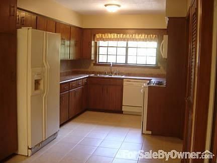 Kitchen with Breakfast Area : New tile in kitchen and foyer; new countertops and backsplash.