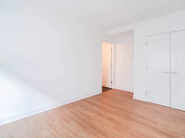 175 Kent Avenue image 25 of 39