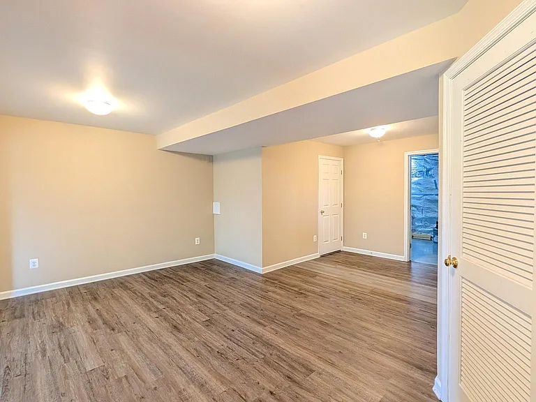 211 Shirley Sq SE — Photo 43