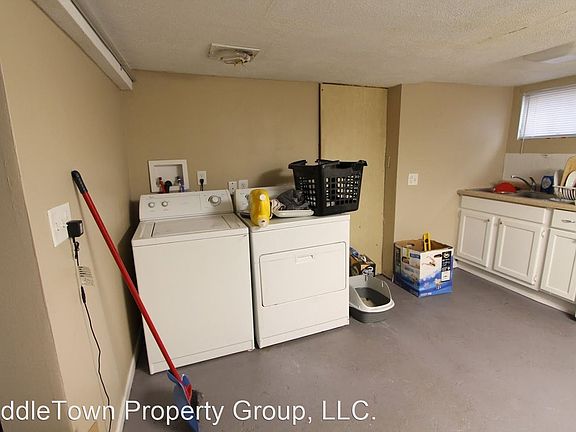 3rd image of 608 N Alameda Ave #B