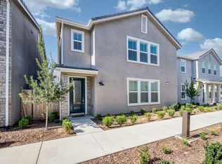 2833 E Teaberry Dr, Fresno, CA 93730