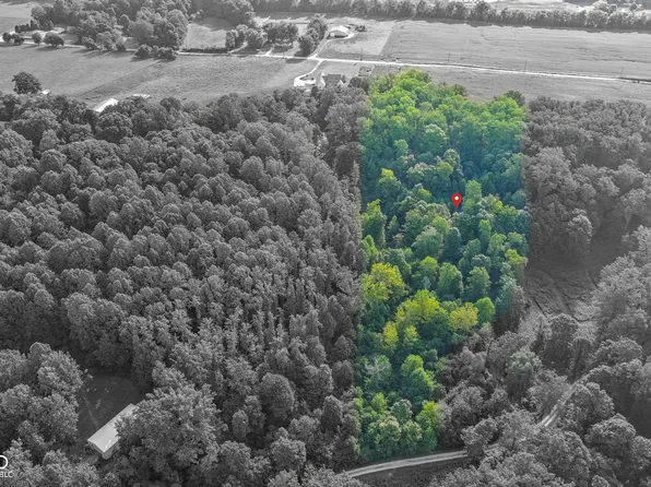 1033 Old Moore Rd, Martinsville, IN 46151