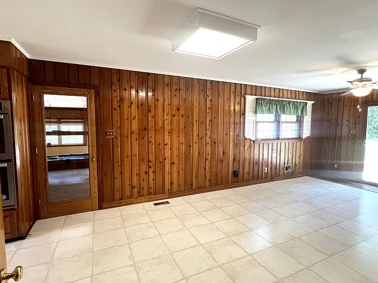 1943 Birchwood Way — Photo 11