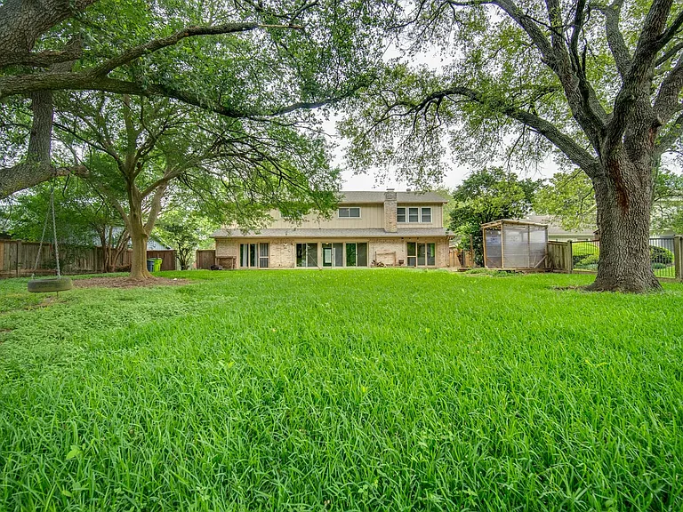3927 Pleasant Valley Dr — Photo 3
