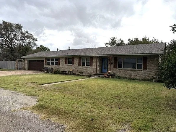 116 W Jackson St, Mangum, OK 73554
