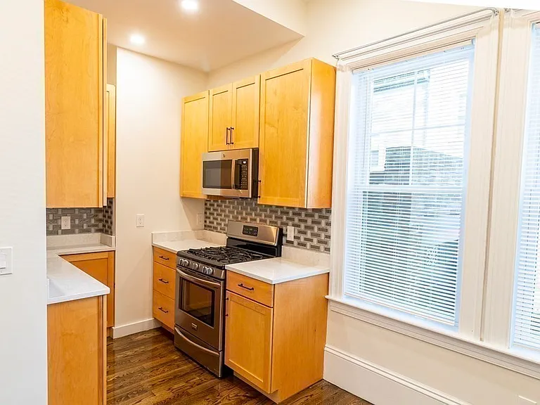 168 Humboldt Ave #1 — Photo 19