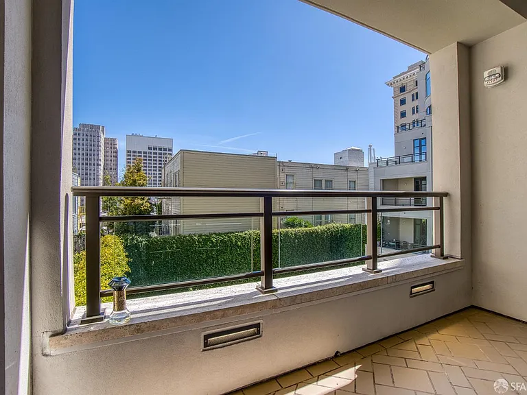 875 California St #403 — Photo 39