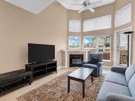 2nd image of 70 Richmond St #303