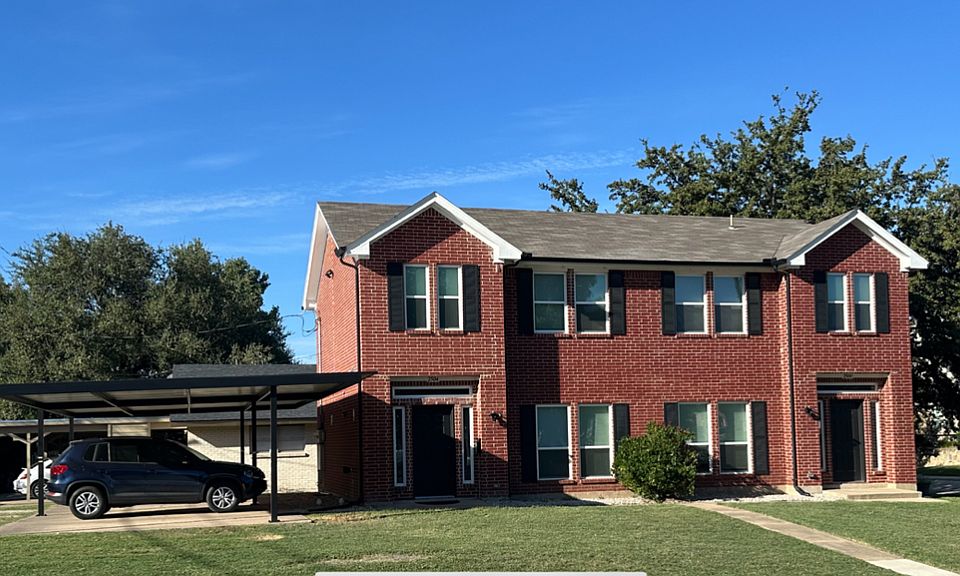 2504 W Cantey is on the left (rented already) and 2500 is on the right and is vacant for you to rent.