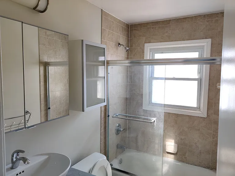 512 E Brockton Ave — Photo 7