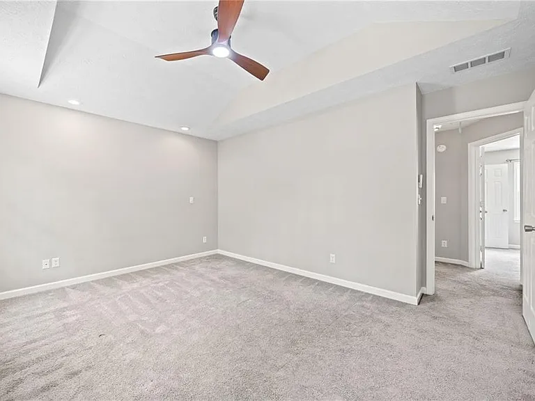 5590 Princeton Oaks Dr — Photo 37