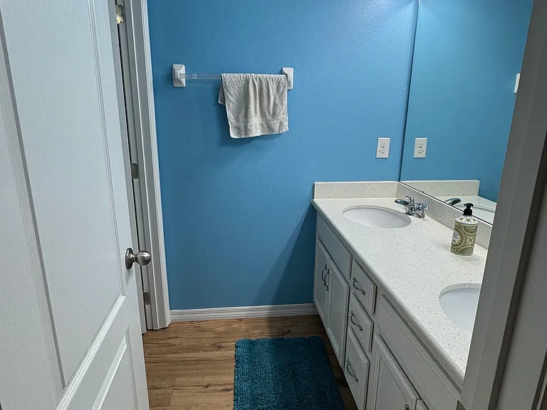 Bathroom 2 (Shared between bedroom 2 &3)