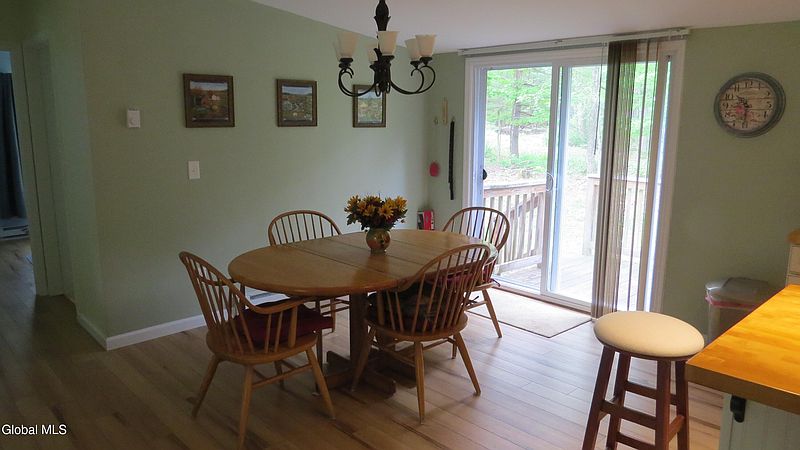 5th image of 122 Hemlock Terrace