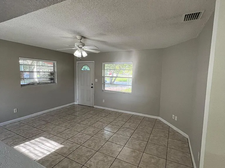 4906 Kempston Dr — Photo 12