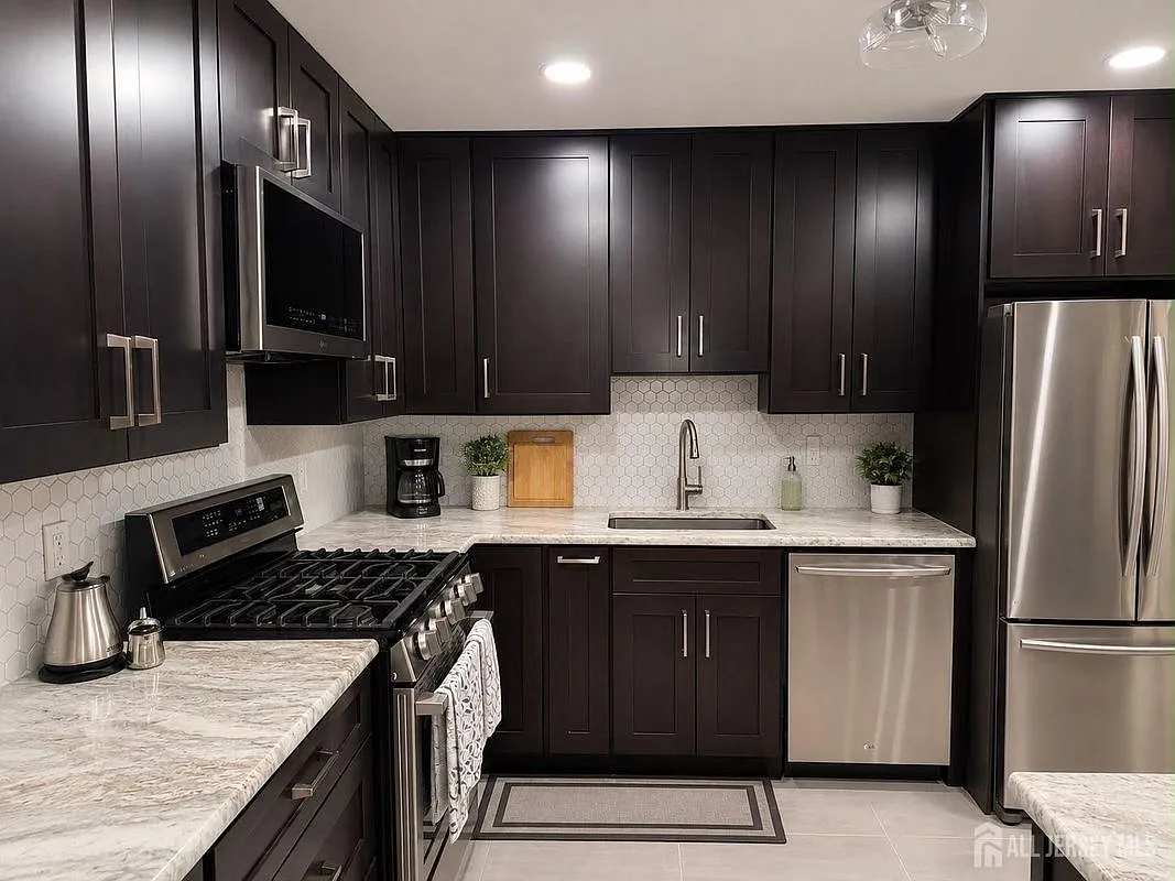 3 bed, 3.0 bath, 1546 sqft, $3,200 — Photo 4