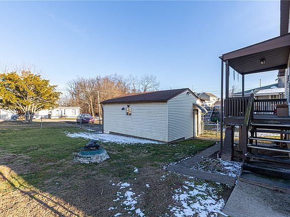 4th image of 207 Jane St #E