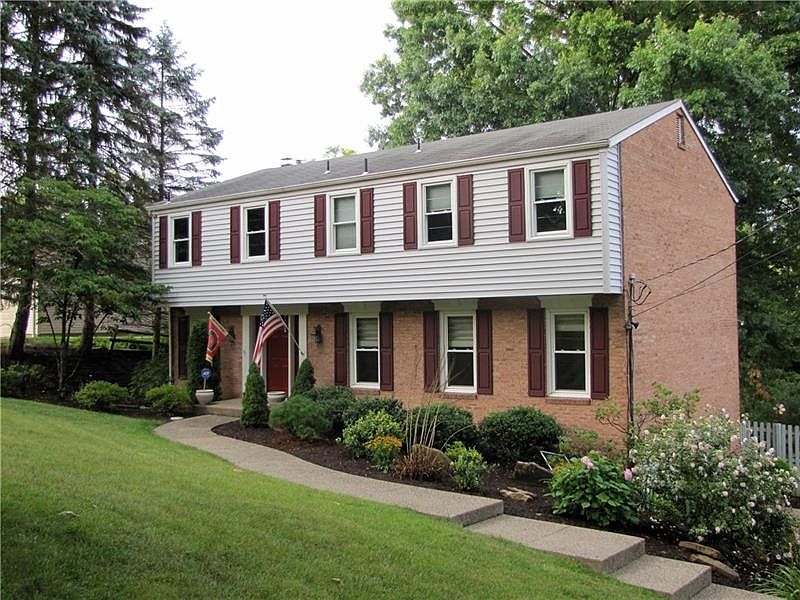 2nd image of 420 Robinhood Ln