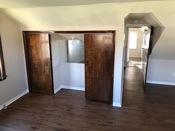 5th image of 304 W Crawford St