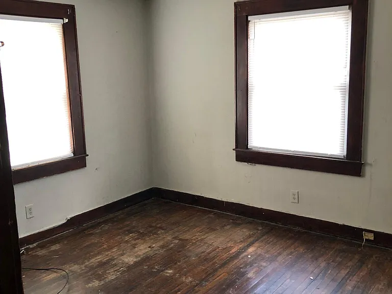 2121 Thornlee Dr — Photo 3