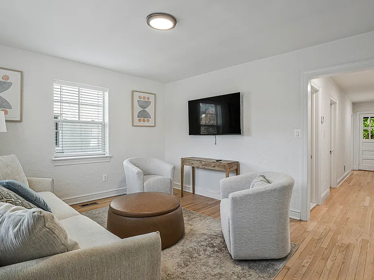 8 Sunset Dr #1 — Photo 1