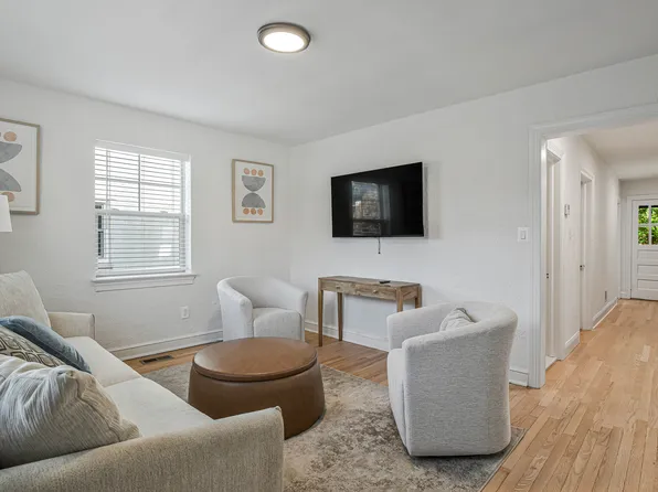 8 Sunset Dr APT 1, Alexandria, VA 22301