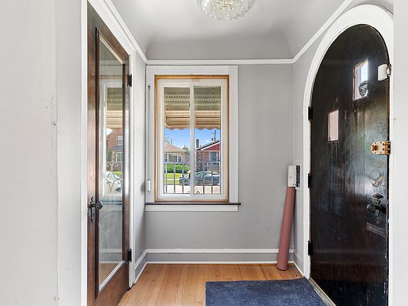 4th image of 1534 E 86th Pl