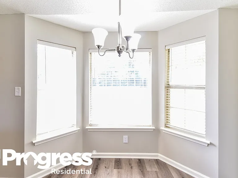 1261 Thames Dr — Photo 5