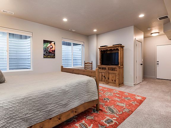 4th image of 1941 E Nunley Cir #1
