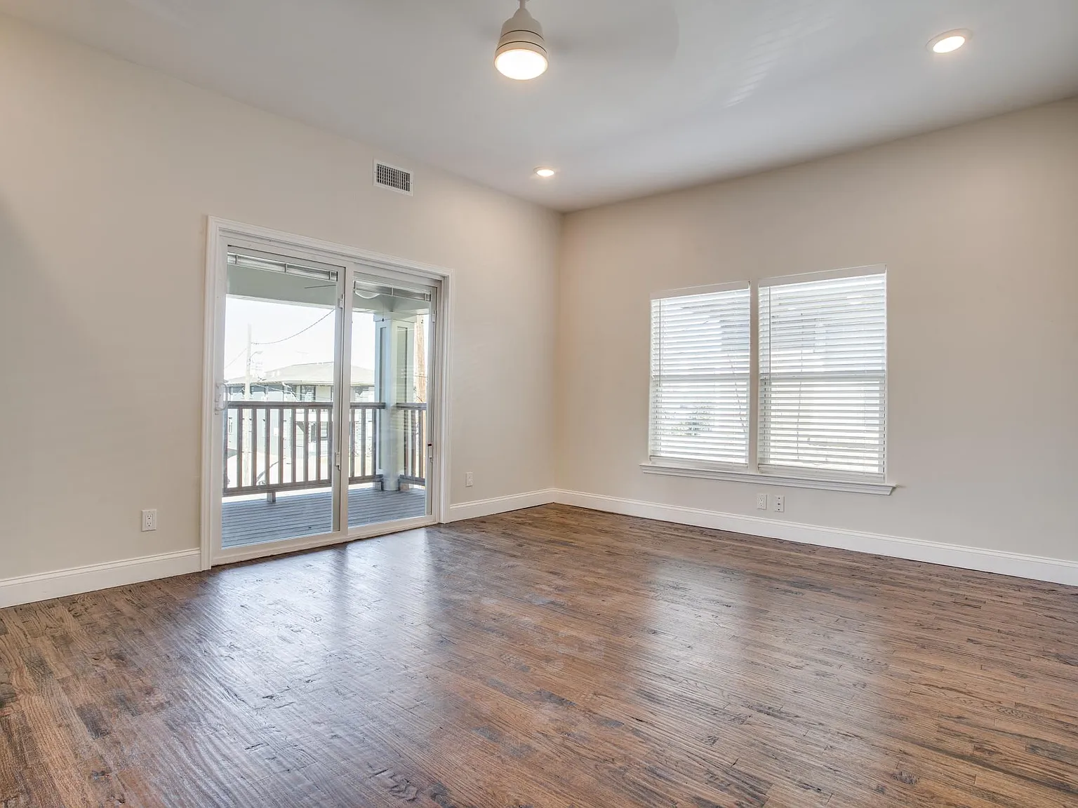4806 Live Oak St — Photo 3