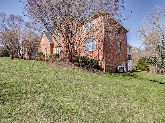 4th image of 141 Beacon Hill Pl