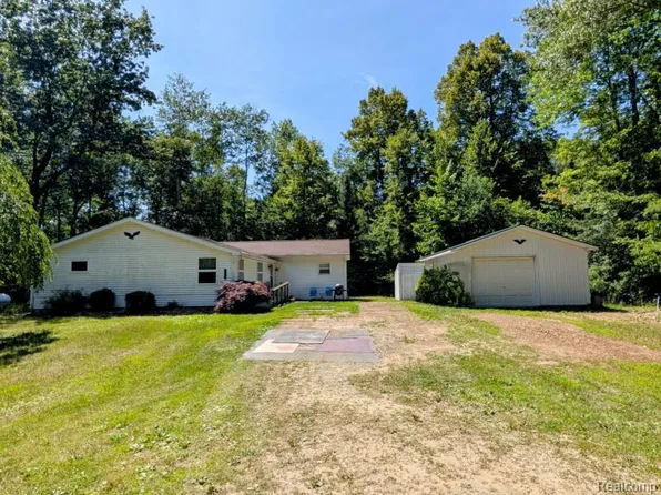 6639 Welch Rd, Port Austin, MI 48467