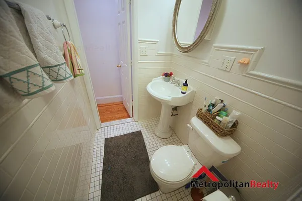 Rented by Metropolitan Realty | media 16