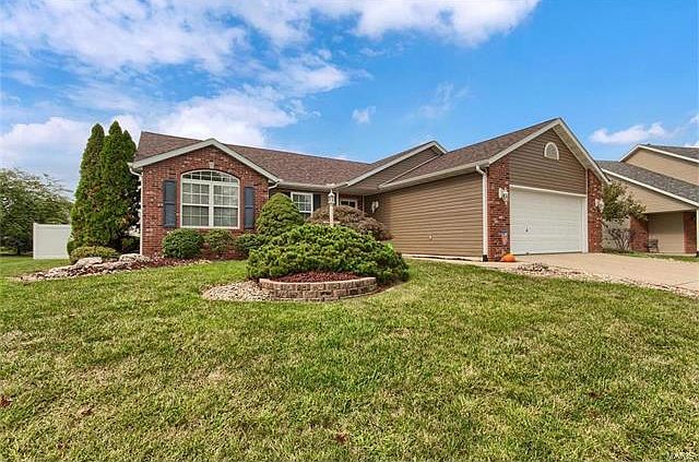 1st image of 2725 Falcon Crest Dr