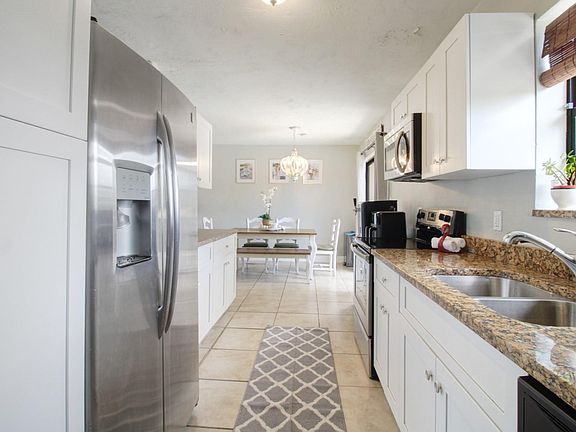 3rd image of 1120 SW 47th Avenue
