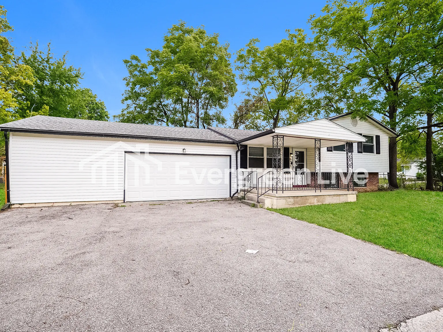 3 bed, 1.5 bath, 1444 sqft, $1,695 — Photo 2